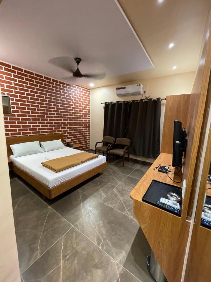 Hotel Vardhan Сілвасса Екстер'єр фото