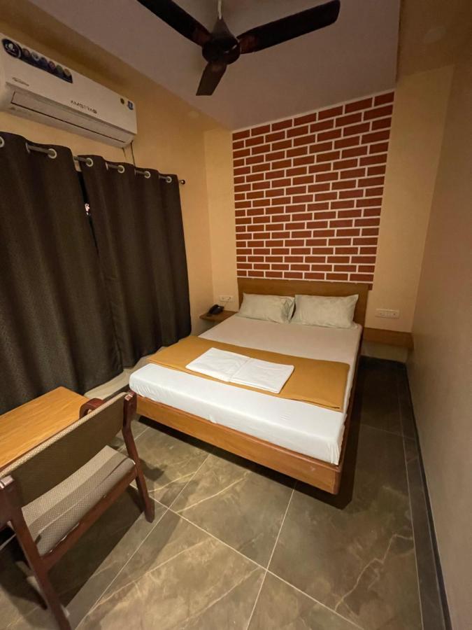 Hotel Vardhan Сілвасса Екстер'єр фото