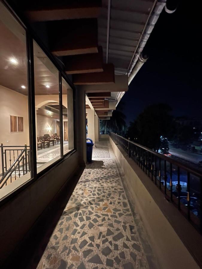Hotel Vardhan Сілвасса Екстер'єр фото