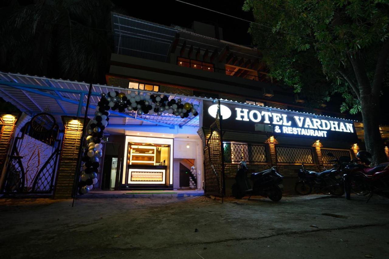 Hotel Vardhan Сілвасса Екстер'єр фото