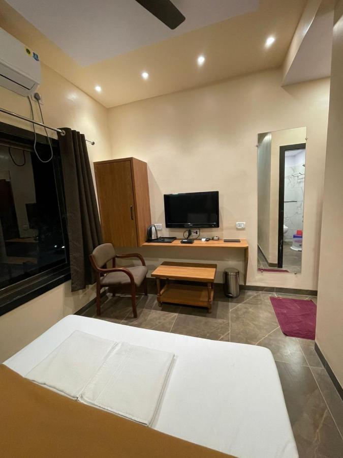 Hotel Vardhan Сілвасса Екстер'єр фото