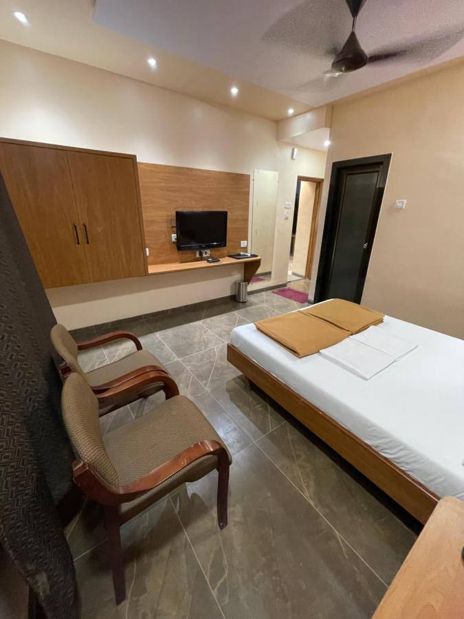 Hotel Vardhan Сілвасса Екстер'єр фото