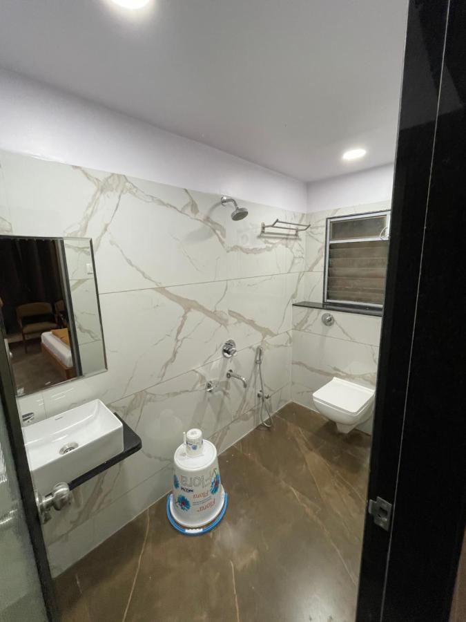 Hotel Vardhan Сілвасса Екстер'єр фото